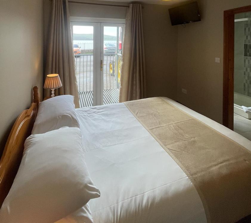 Dingle Harbour Nights Otel Dış mekan fotoğraf